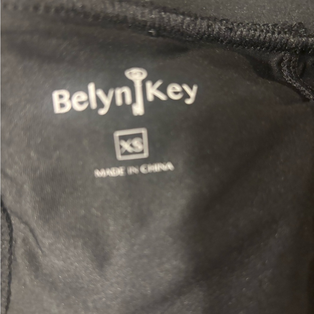 Belyn Key Mia Skort Onyx Floral Print XS Retail $110 - Picture 3 of 5